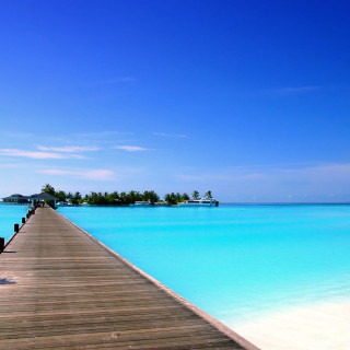 Long dock beach blue sky - free beach wallpaper for tablet