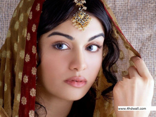 Woman headpiece veil serious expression - eye free wallpaper