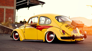 Yellow car red stripe parking - vintage free wallpaper