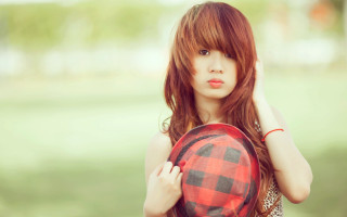 Woman holding hat posing picture - a picture in a park free wallpaper