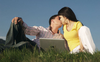 Man woman sitting grass laptop - a laptop computer in front free wallpaper