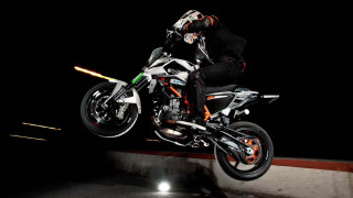 Motorcycle trick air light black - a trick in the air free wallpaper