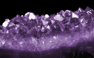 Purple crystal cluster black background - a black background behind free wallpaper