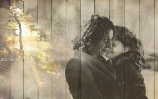 Woman hugging man suit wooden - emotional free wallpaper for desktop