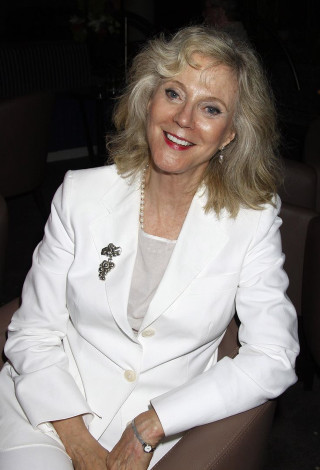 Woman white suit chair smiling - a white suit free wallpaper