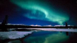 Green aurora borealis lake snow - atmospheric free wallpaper for desktop