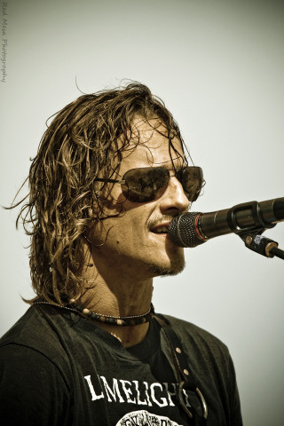 Man long hair sunglasses singing - long hair and sunglasses free wallpaper
