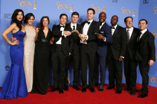 Red carpet group posing suits - a picture together free wallpaper