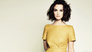 Woman yellow dress posing picture 2 - a yellow dress free wallpaper