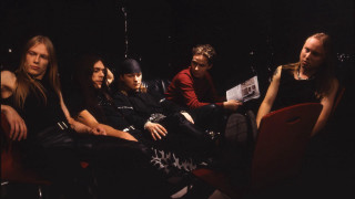 Group people sitting room black - a group of people sitting next free wallpaper