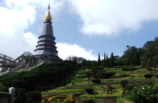 Tall tower gold top hill - tall tower free wallpaper