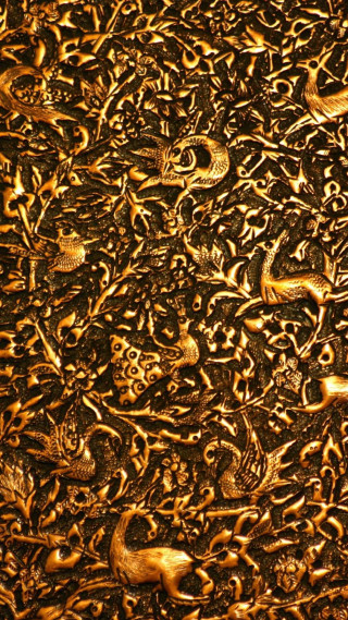 Gold plate birds closeup surface - ai weiwei free wallpaper
