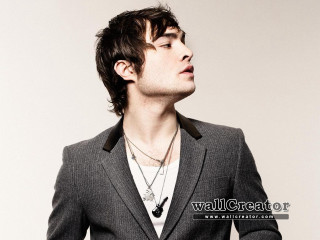 Gothic sculpture man necklace portrait - his eye free wallpaper