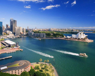 Boat city water traveling large - free ship wallpaper for desktop