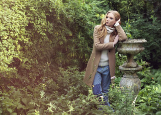 Woman garden coat head scarf - pillar free wallpaper