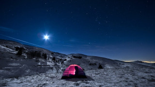 Tent snowy hill night bright - the horizon free wallpaper