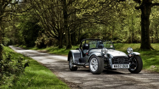 Vintage car country road woods - a vintage car free wallpaper