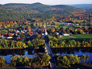 Scenic town trees river bridge - a bridge crossing over free wallpaper