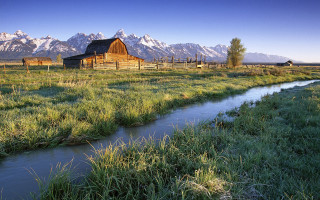 Stream green field barn mountains - a lush green field next free wallpaper
