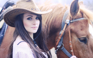 Woman cowboy hat horse field 2 - a horse in the background free wallpaper