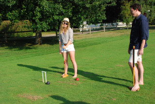 Woman man field ball bat - the other hand free wallpaper