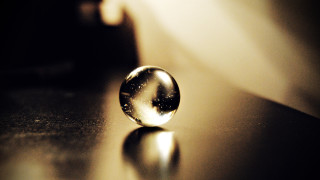Shiny glass ball shiny surface - a shiny surface free wallpaper for desktop
