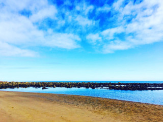 Sandy beach pier blue sky - a sandy beach free wallpaper