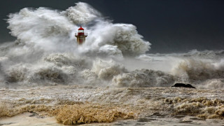 Lighthouse wave ocean black sky - free ship wallpaper for desktop