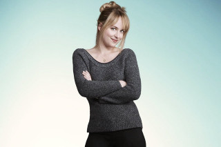 Woman arms crossed posing sweater - figurativism free wallpaper for desktop