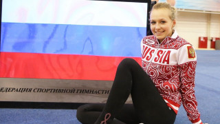 Woman sitting gym floor russian - anna hotchkis free wallpaper