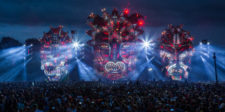 Large group stage masks lights - a large group of people free wallpaper