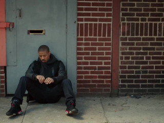 Man sitting ground door hands - front free wallpaper