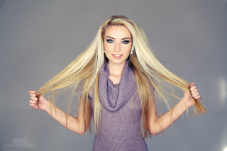 Woman blonde hair posing hands 3 - a pony tail free wallpaper