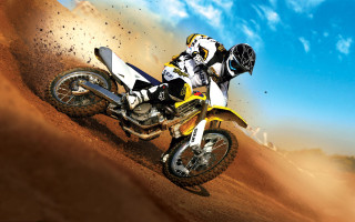 Man riding dirt bike desert 4 - a dirt bike free wallpaper