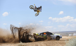 Motorcycle jump car dirt sky - a motorcycle free wallpaper