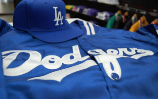 Dodgers baseball jersey store window - a store window free wallpaper