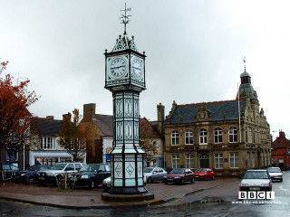 Clock tower town square cars - an art deco sculpture free wallpaper