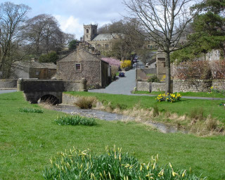 Small stream lush park stone - a stone building free wallpaper