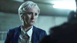 Woman suit tie man suit 2 - a woman in a suit free wallpaper