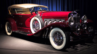 Red car museum exhibit blue - a black curtain behind free wallpaper