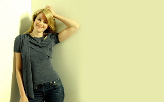 Woman leaning wall hand smile - carey morris free wallpaper