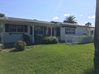 White house white picket fence - front of it free wallpaper for desktop