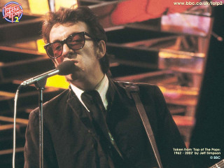 Man guitar microphone performance singing 2 - his hand and a microphone free wallpaper