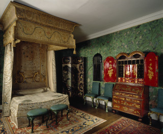 Canopy bedroom rug dresser Enguerrand - art and crafts movement free wallpaper