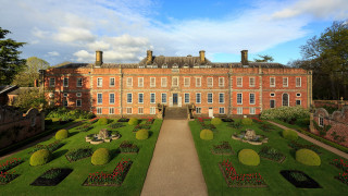 Large building garden walkway front - a walkway free wallpaper