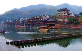 River houses boats scenery waterfront - a row of houses free wallpaper