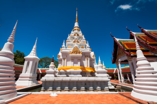 White building gold decoration blue - a white building free wallpaper