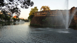 Fountain lake stone wall bridge - free ship wallpaper for desktop