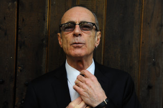 Man suit tie wooden wall - a wooden wall free wallpaper