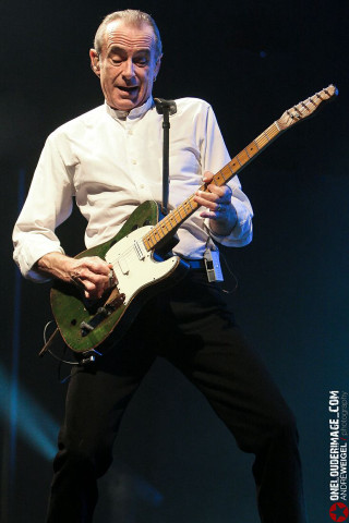 Man white shirt tie playing - solo free wallpaper for mobile